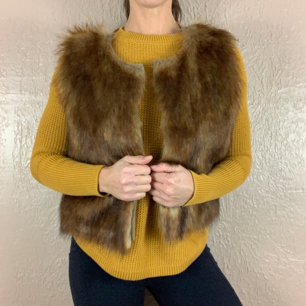 NEW The Limited Brown Faux Fur Open Front Vest - Picture 1 of 12